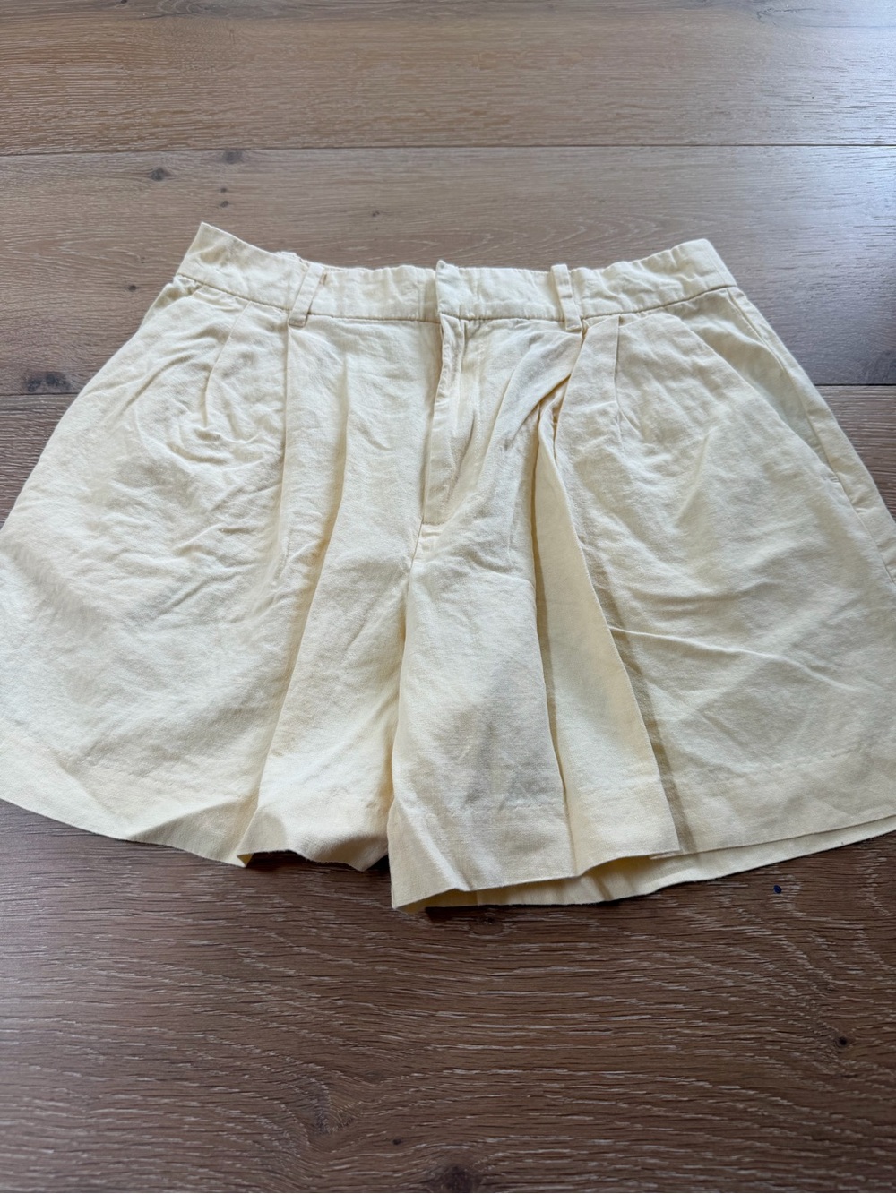 GAP Pale Yellow Pleated Women's Shorts